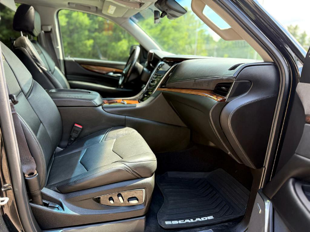 2017 Cadillac Escalade Image 8