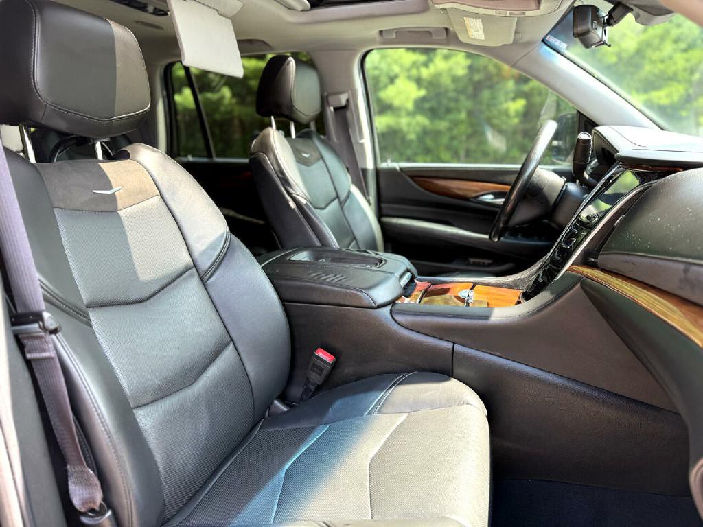 2017 Cadillac Escalade Image 9