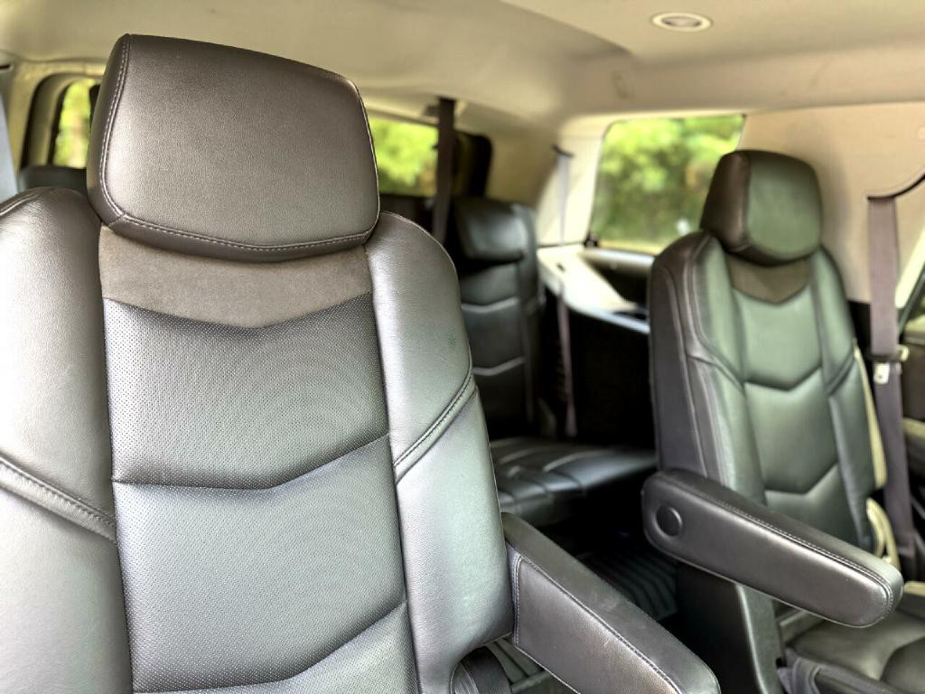 2017 Cadillac Escalade Image 11
