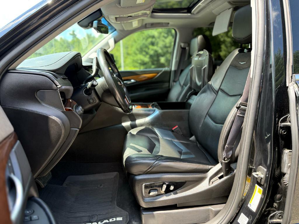 2017 Cadillac Escalade Image 19