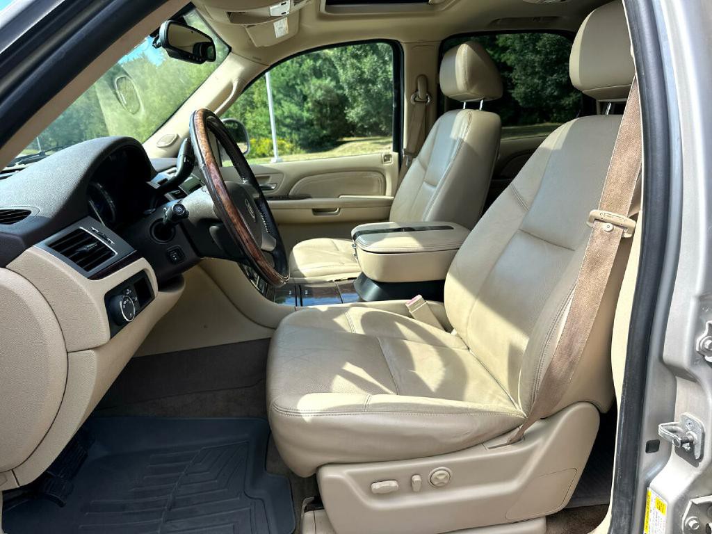 2009 Cadillac Escalade Image 10