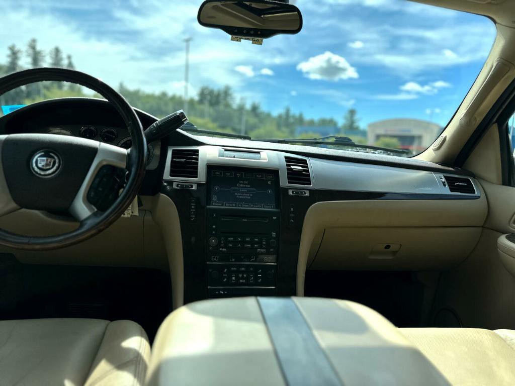 2009 Cadillac Escalade Image 11