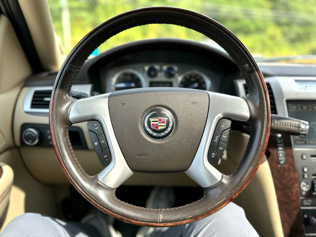 2009 Cadillac Escalade Image 12