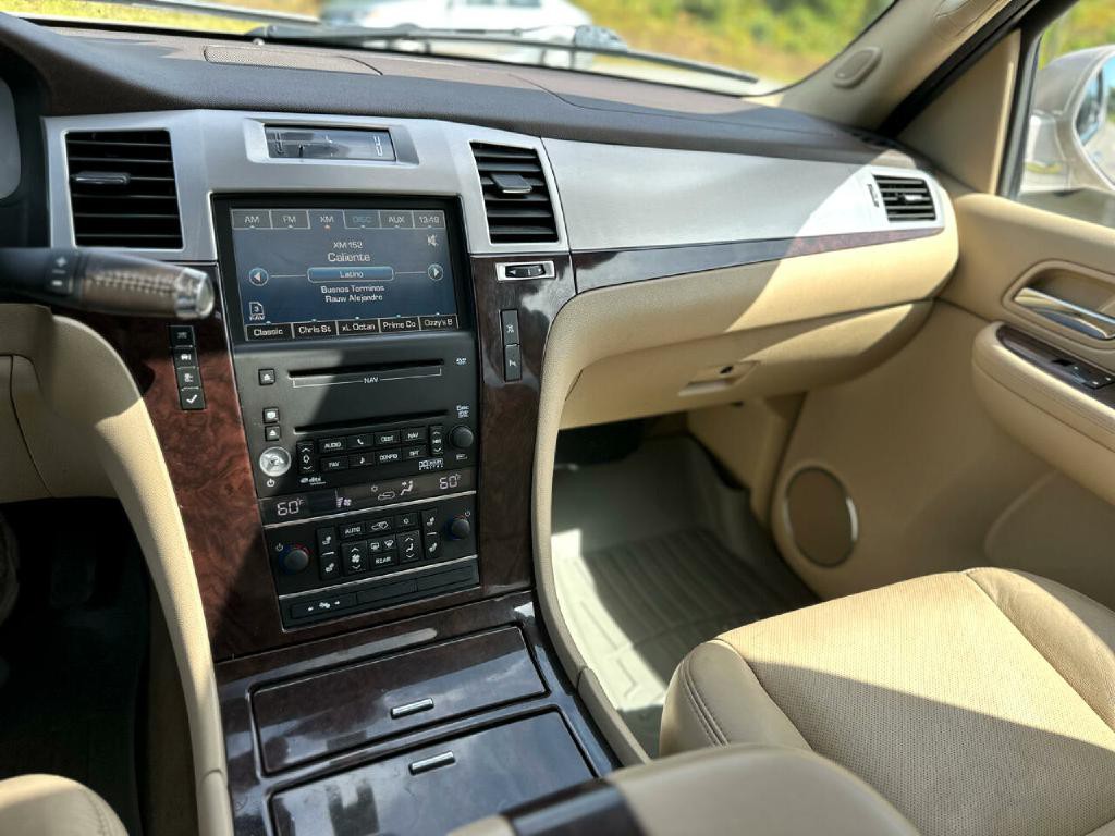 2009 Cadillac Escalade Image 13