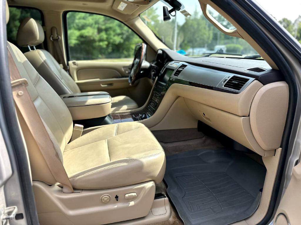 2009 Cadillac Escalade Image 14