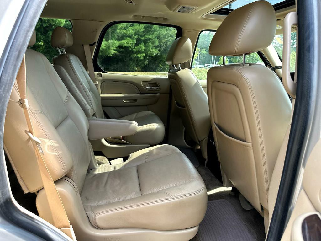 2009 Cadillac Escalade Image 16