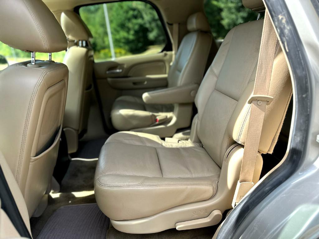 2009 Cadillac Escalade Image 18