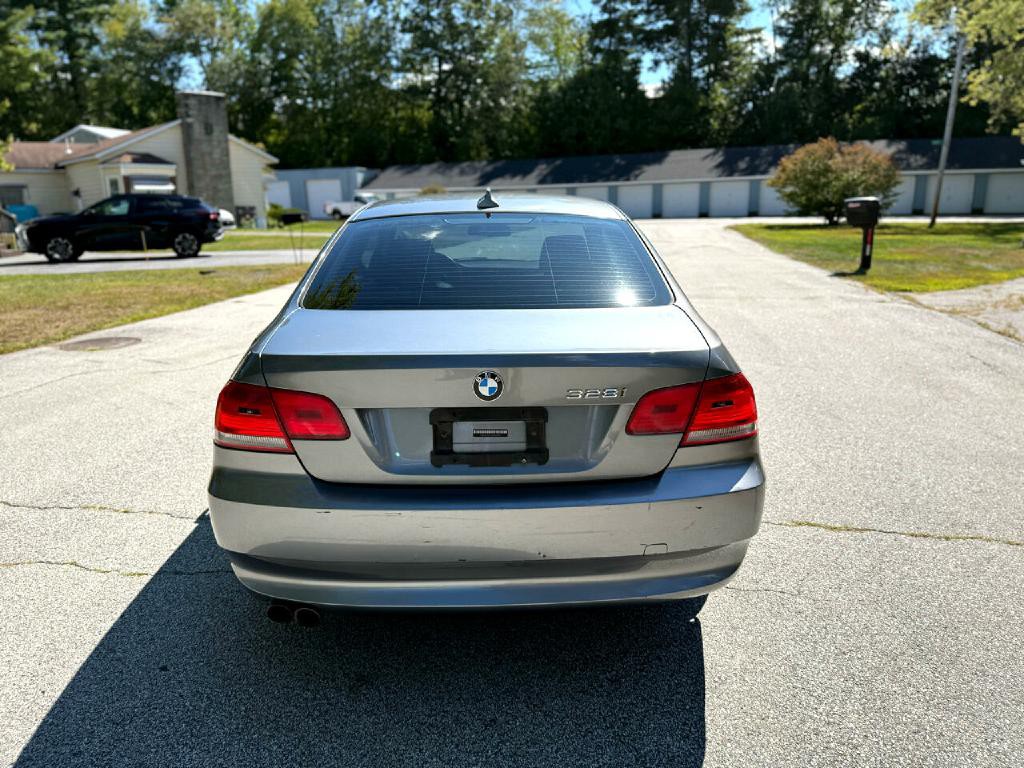 2010 BMW 3 Series Image 7