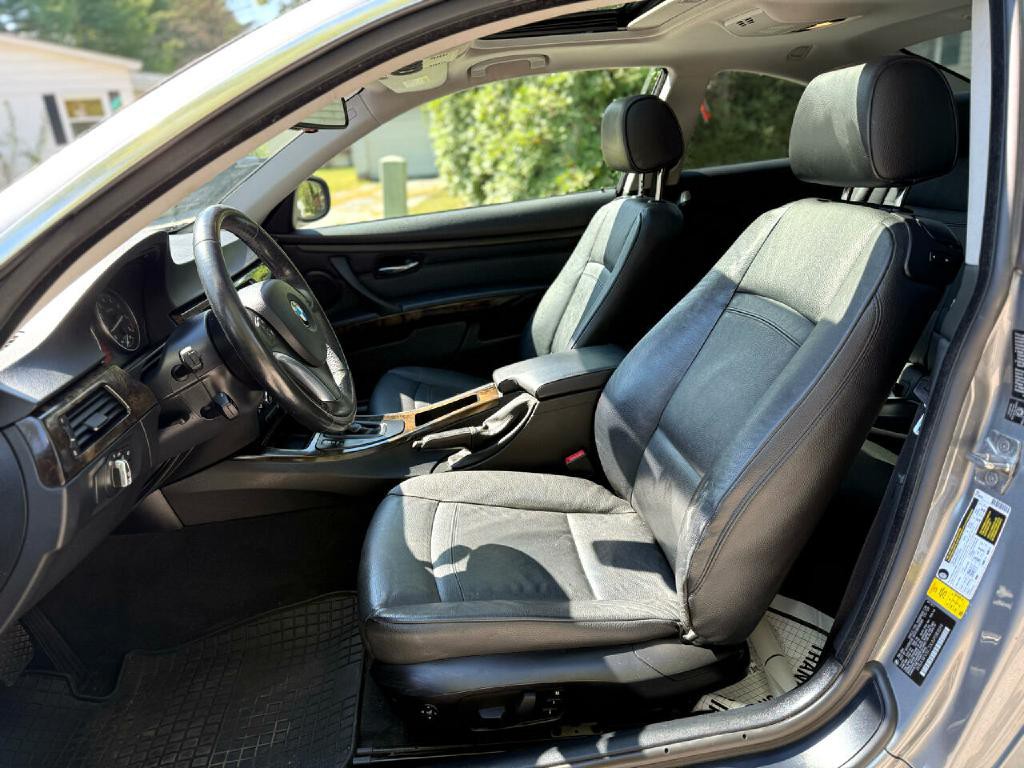 2010 BMW 3 Series Image 14