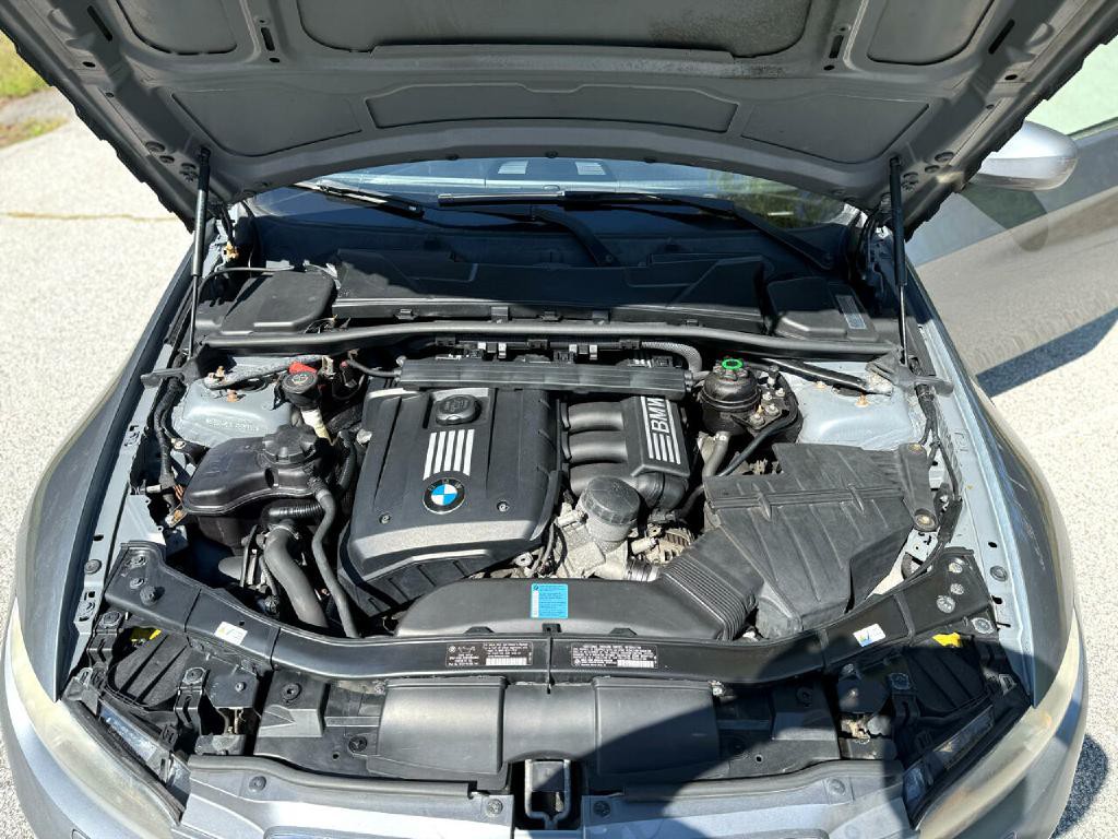 2010 BMW 3 Series Image 16