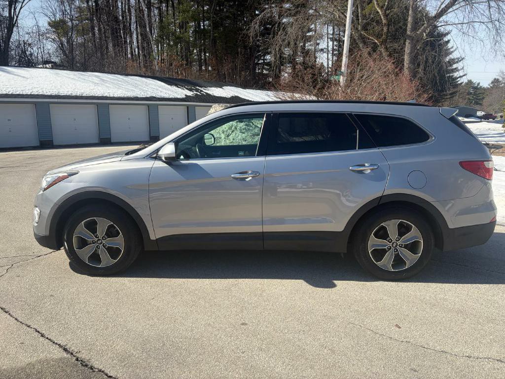 2016 Hyundai Santa Fe Image 2