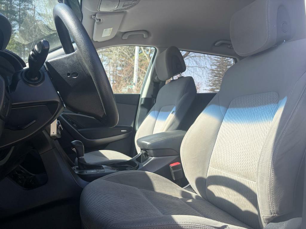 2016 Hyundai Santa Fe Image 3