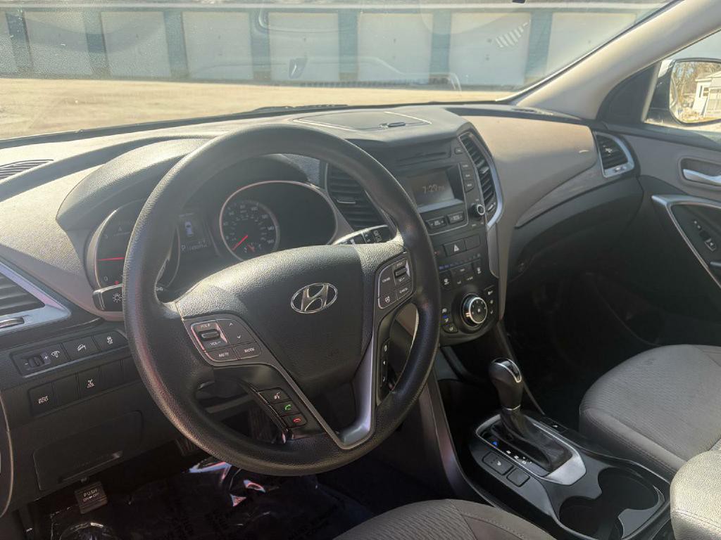 2016 Hyundai Santa Fe Image 4