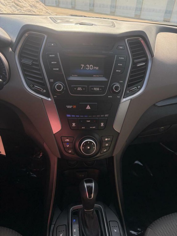 2016 Hyundai Santa Fe Image 5