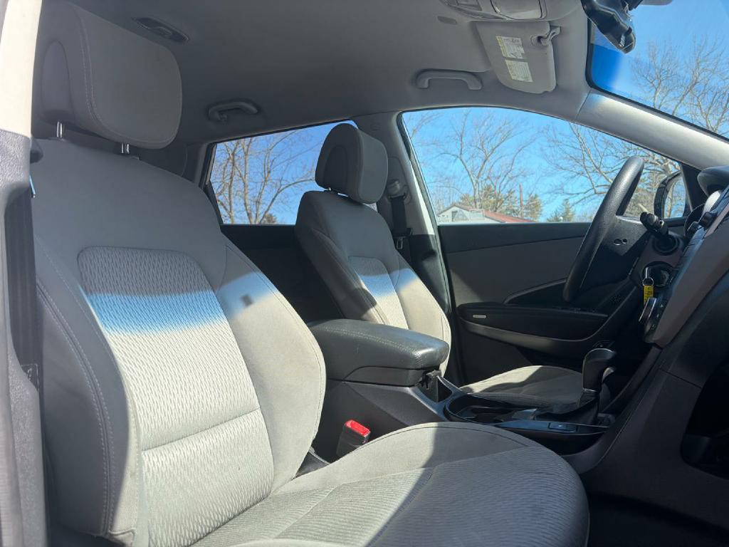 2016 Hyundai Santa Fe Image 9