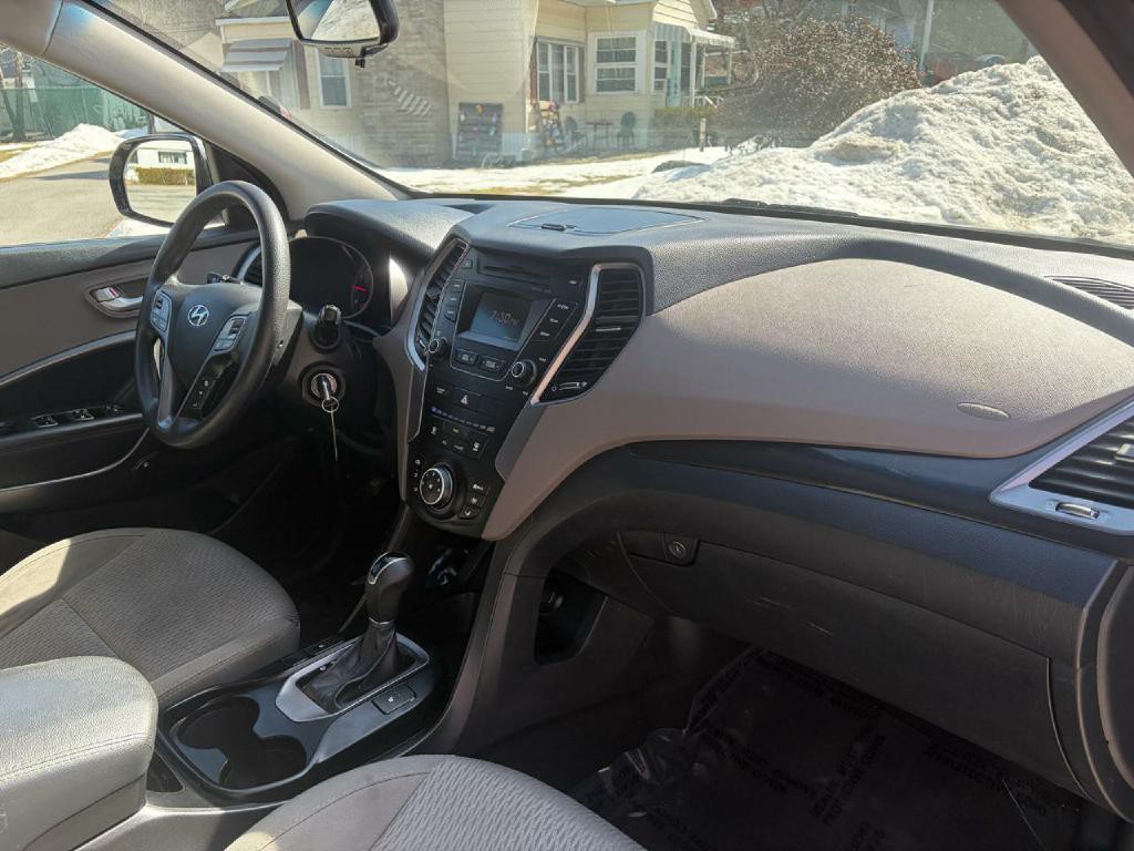 2016 Hyundai Santa Fe Image 10