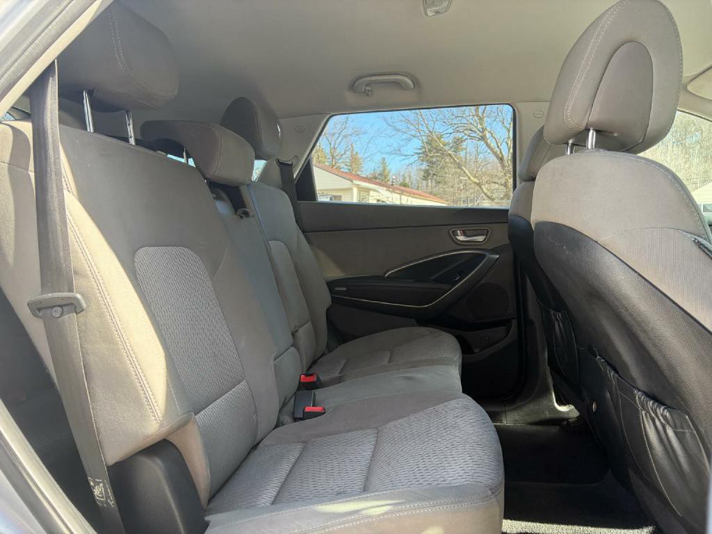 2016 Hyundai Santa Fe Image 11