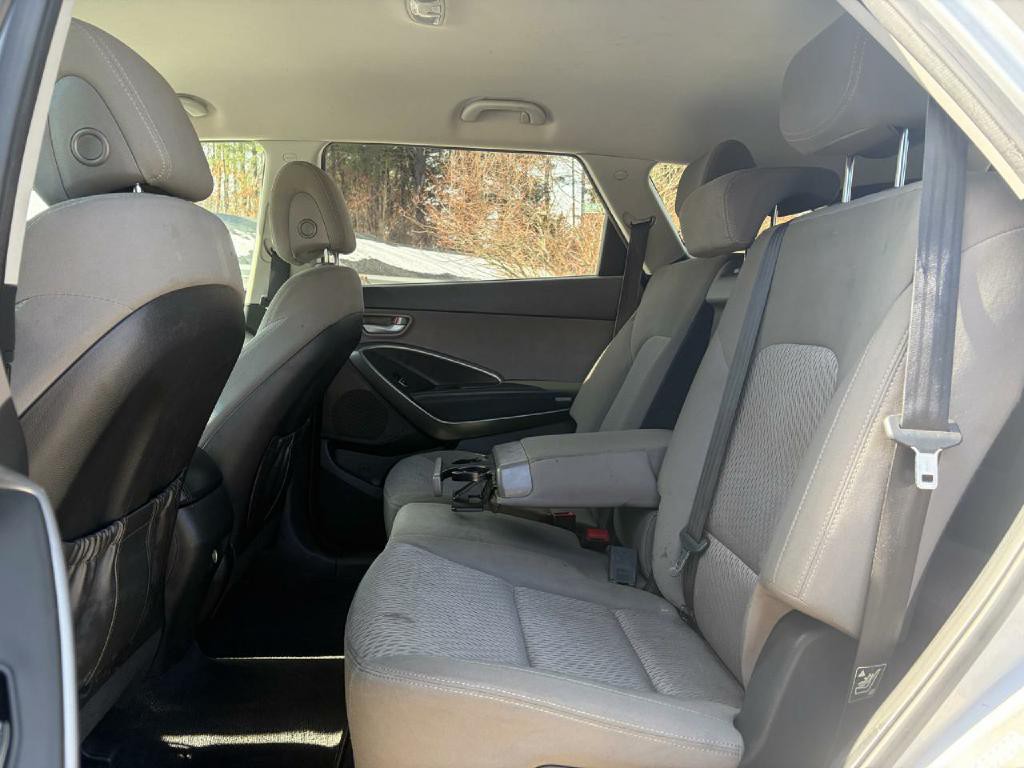 2016 Hyundai Santa Fe Image 14