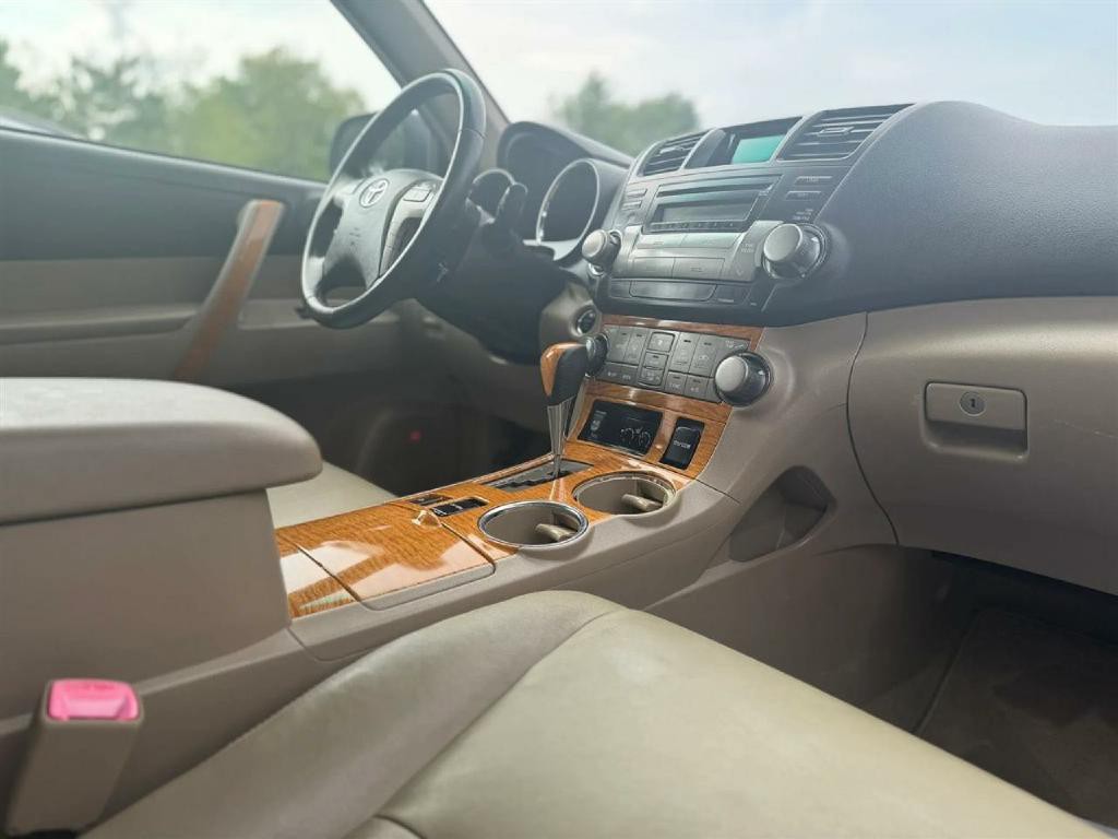 2010 Toyota Highlander Image 12