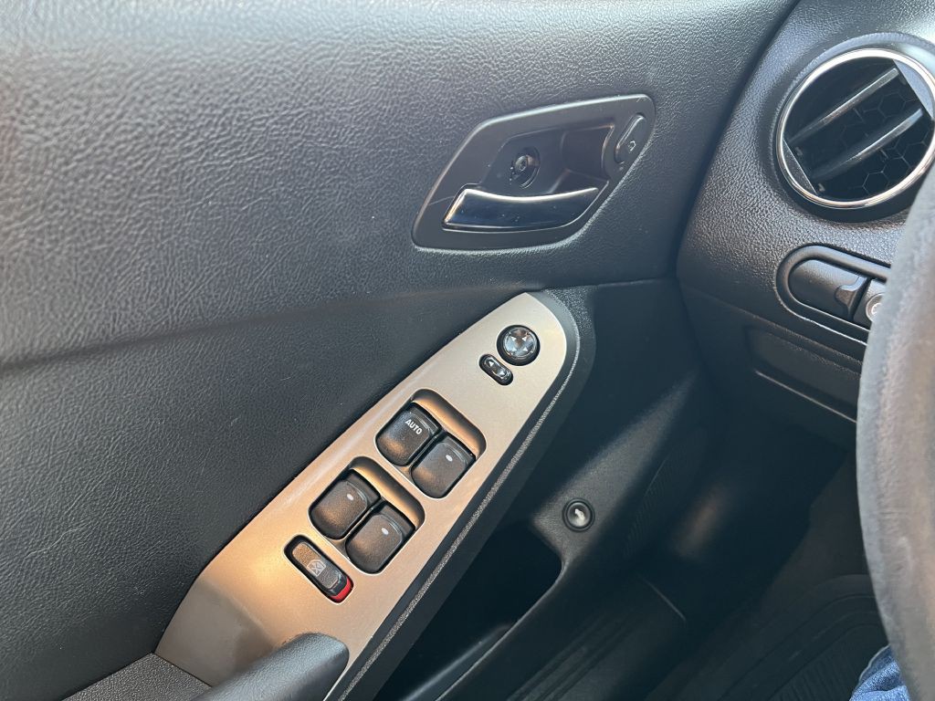2008 Pontiac G6 Image 12