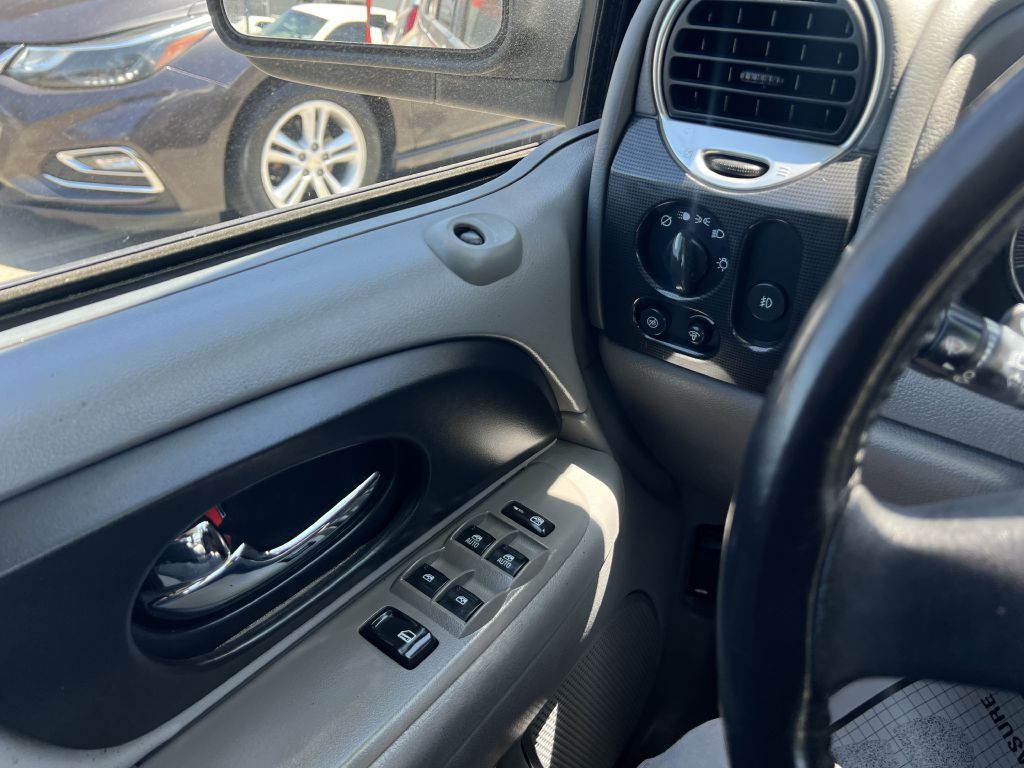 2007 GMC Envoy Image 12