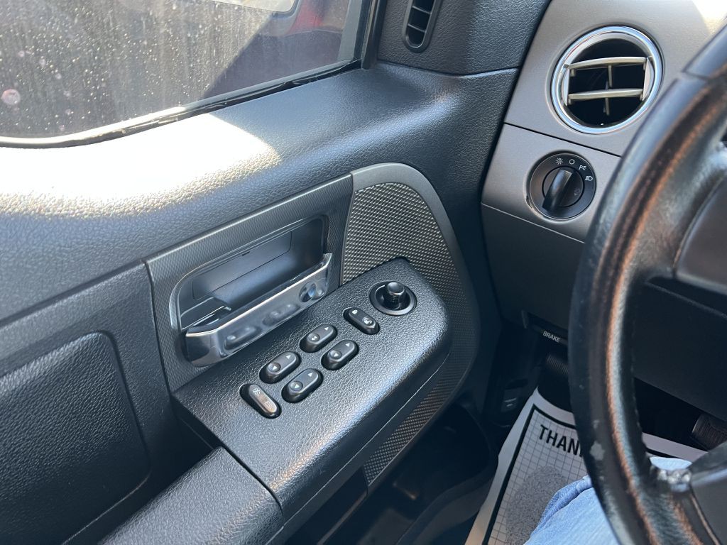 2005 Ford F-150 Image 12