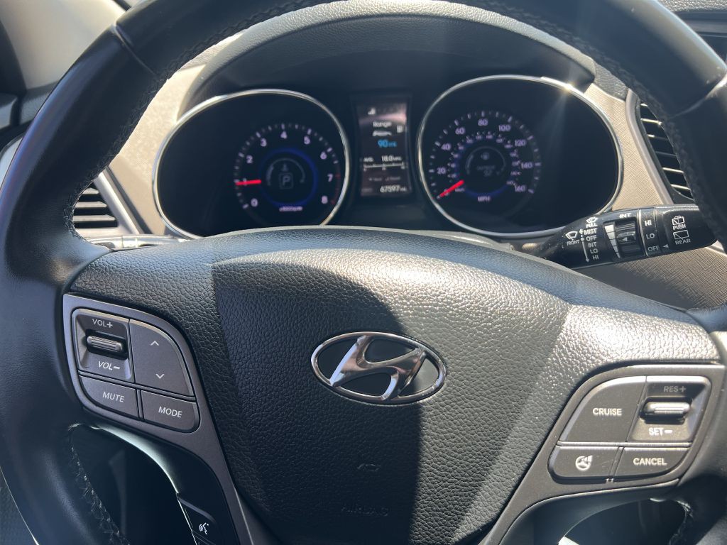 2016 Hyundai Santa Fe Image 11