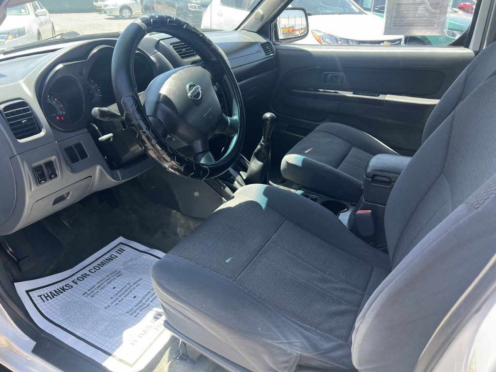 2002 Nissan Frontier Image 8