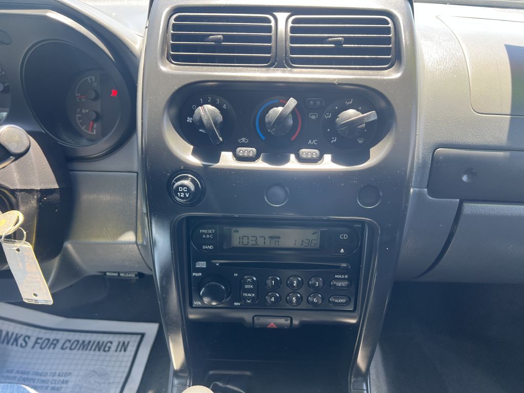 2002 Nissan Frontier Image 10