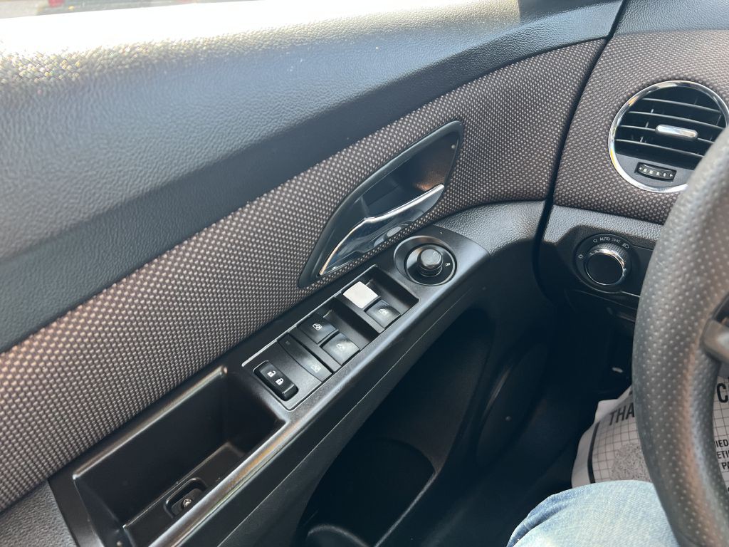 2016 Chevrolet Cruze Image 12