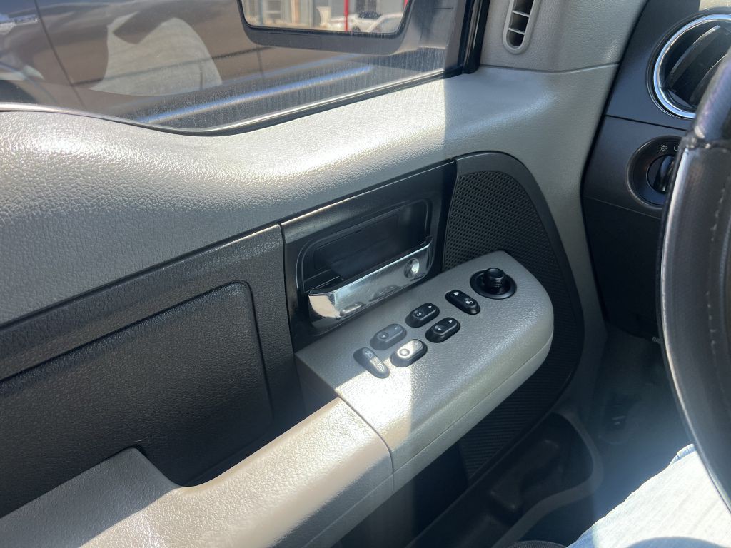 2005 Ford F-150 Image 12