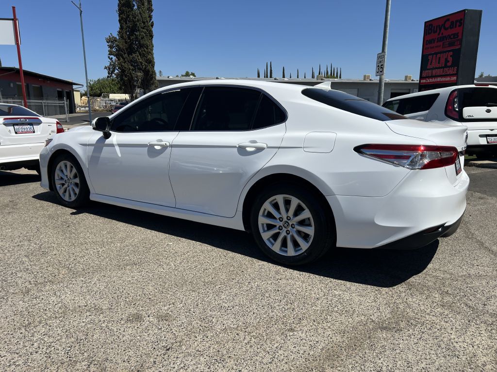 2019 Toyota Camry Image 3