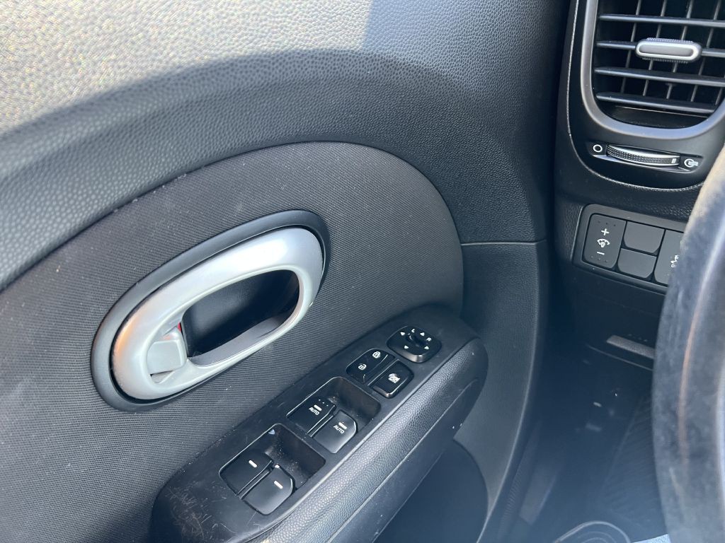 2014 Kia Soul Image 12