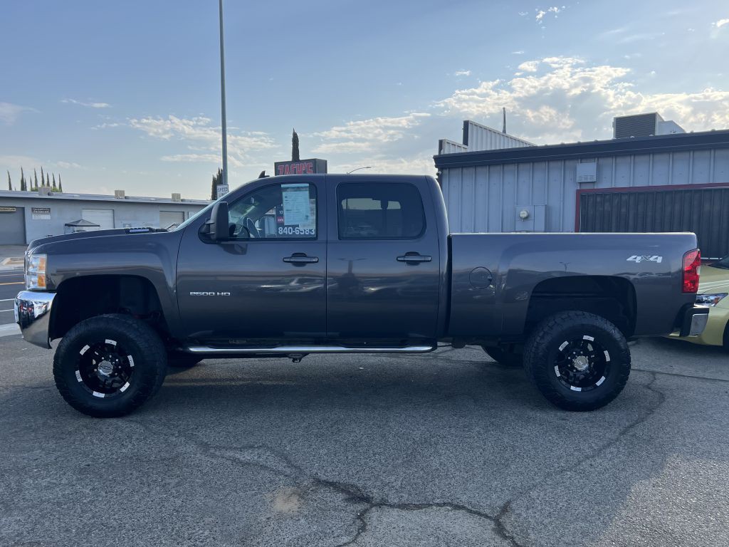 2010 Chevrolet Silverado 1500 Image 2