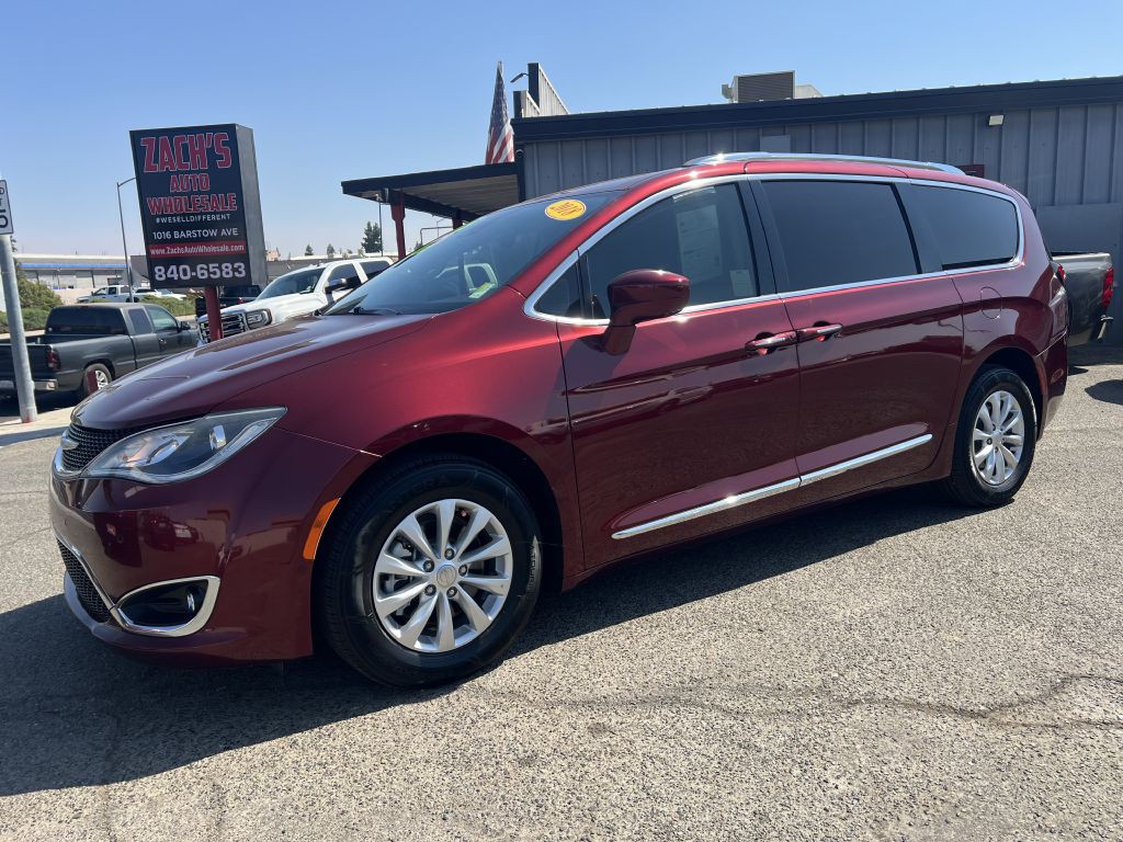 2018 Chrysler Pacifica Image 1