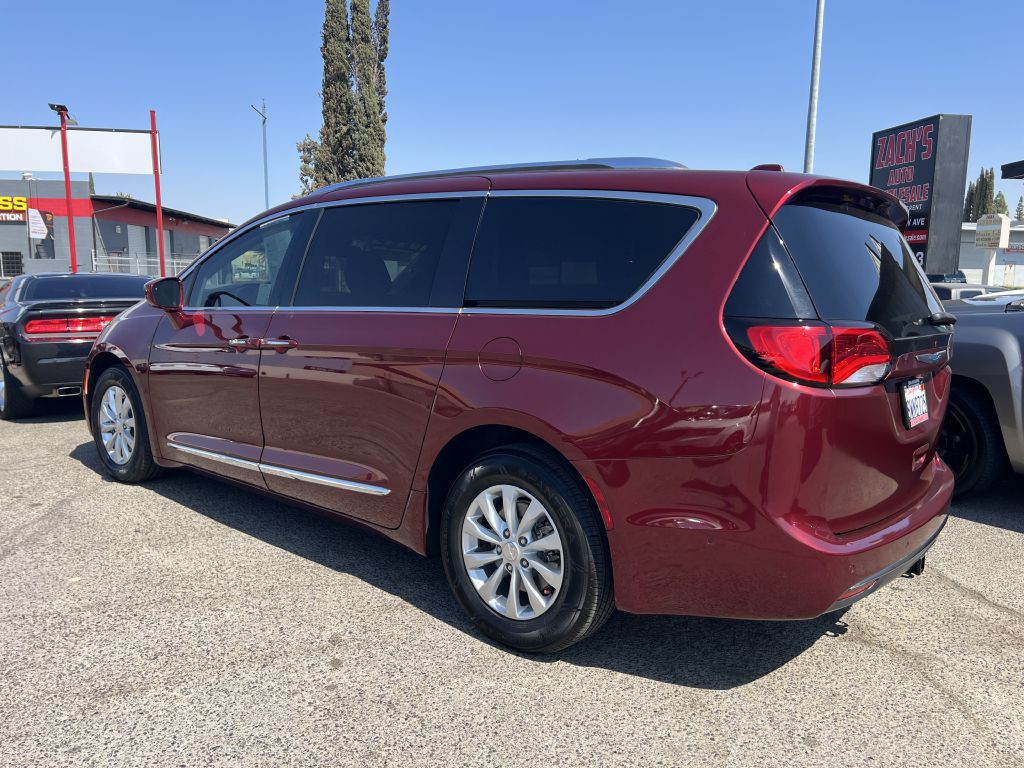 2018 Chrysler Pacifica Image 3