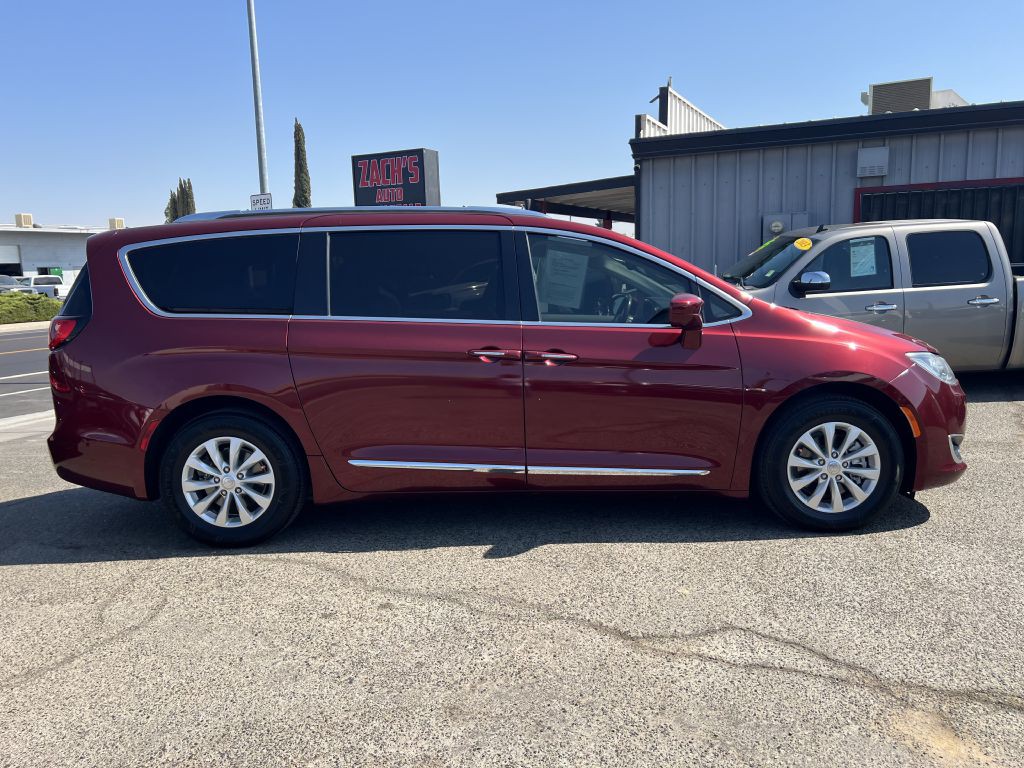 2018 Chrysler Pacifica Image 5