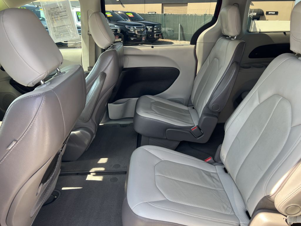 2018 Chrysler Pacifica Image 7
