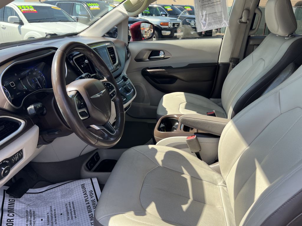 2018 Chrysler Pacifica Image 8