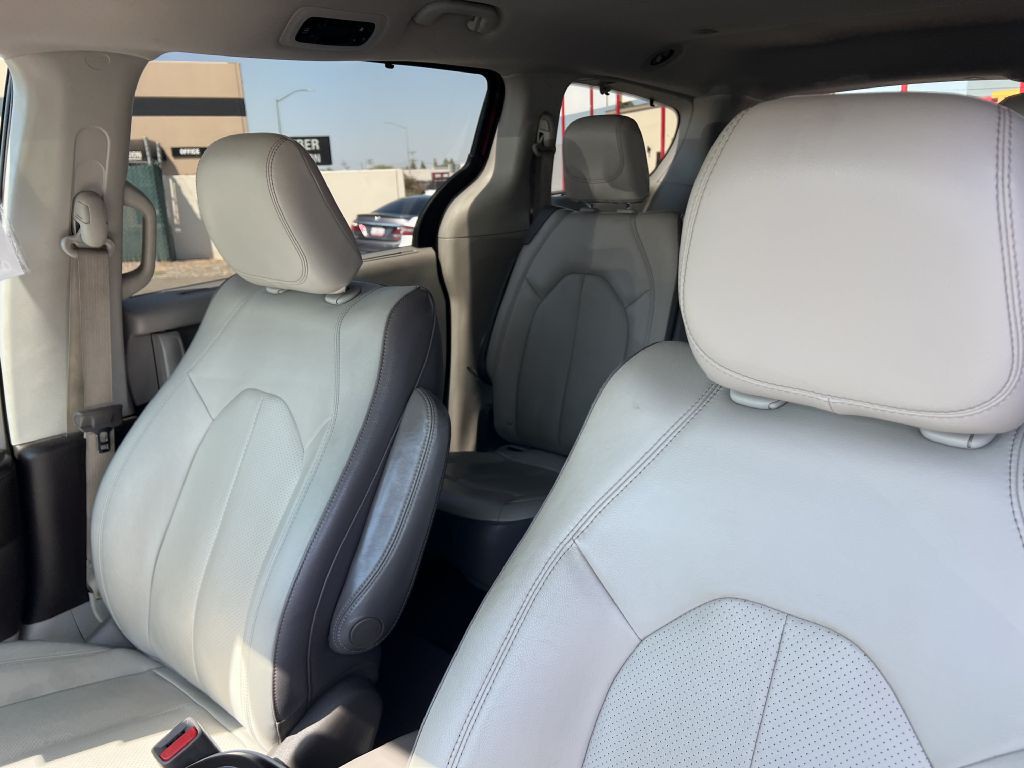 2018 Chrysler Pacifica Image 9