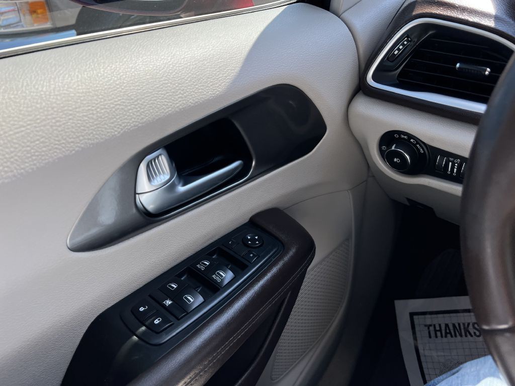 2018 Chrysler Pacifica Image 12