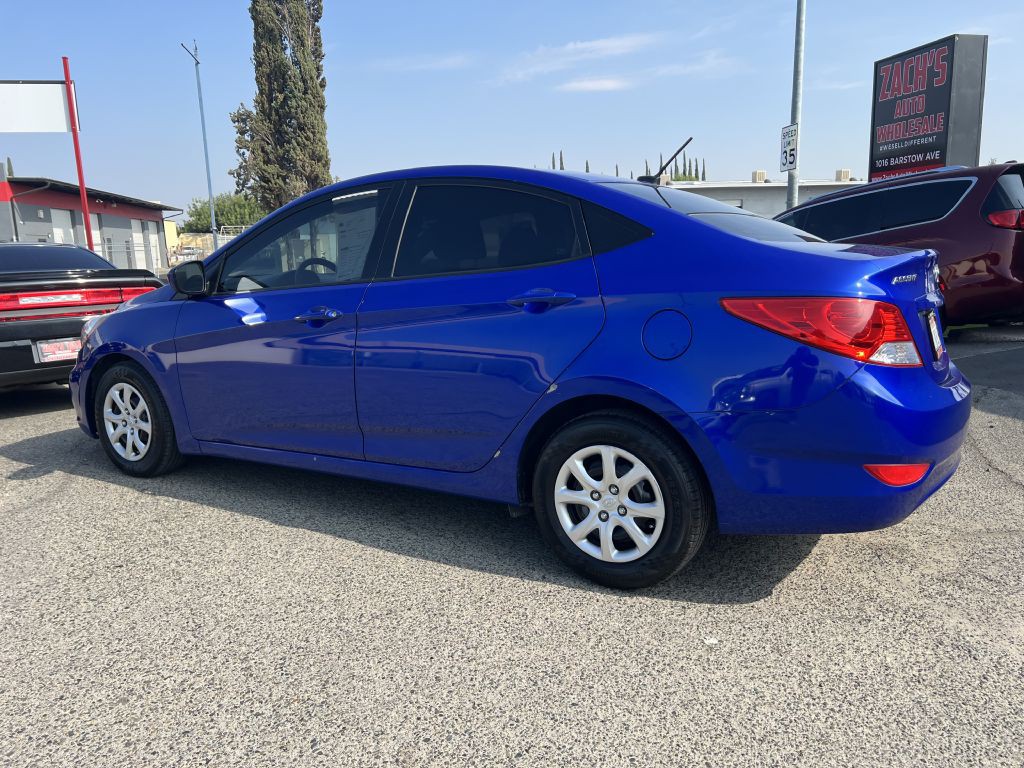 2013 Hyundai Accent Image 3