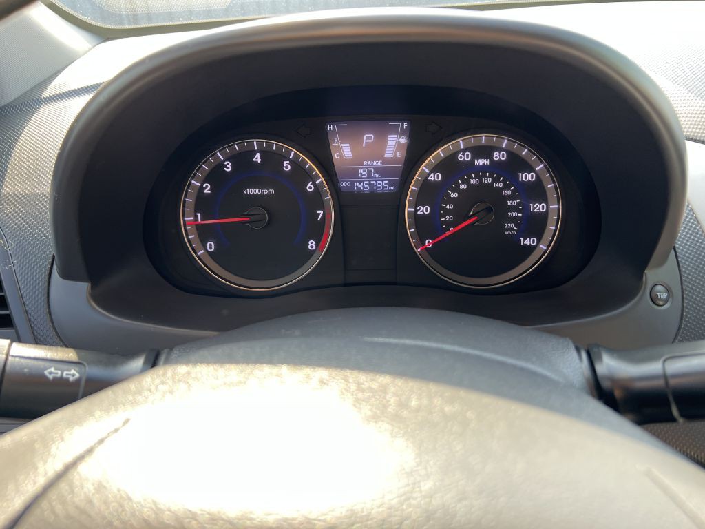 2013 Hyundai Accent Image 11