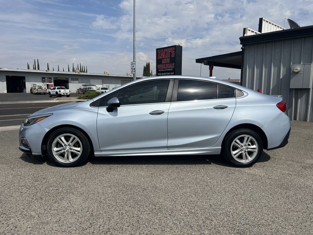 2017 Chevrolet Cruze Image 2