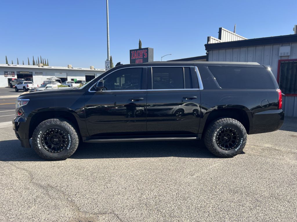 2018 Chevrolet Suburban Image 2