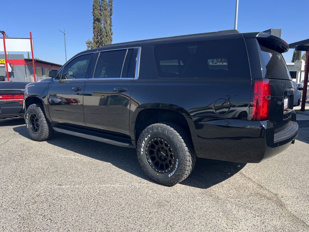 2018 Chevrolet Suburban Image 3