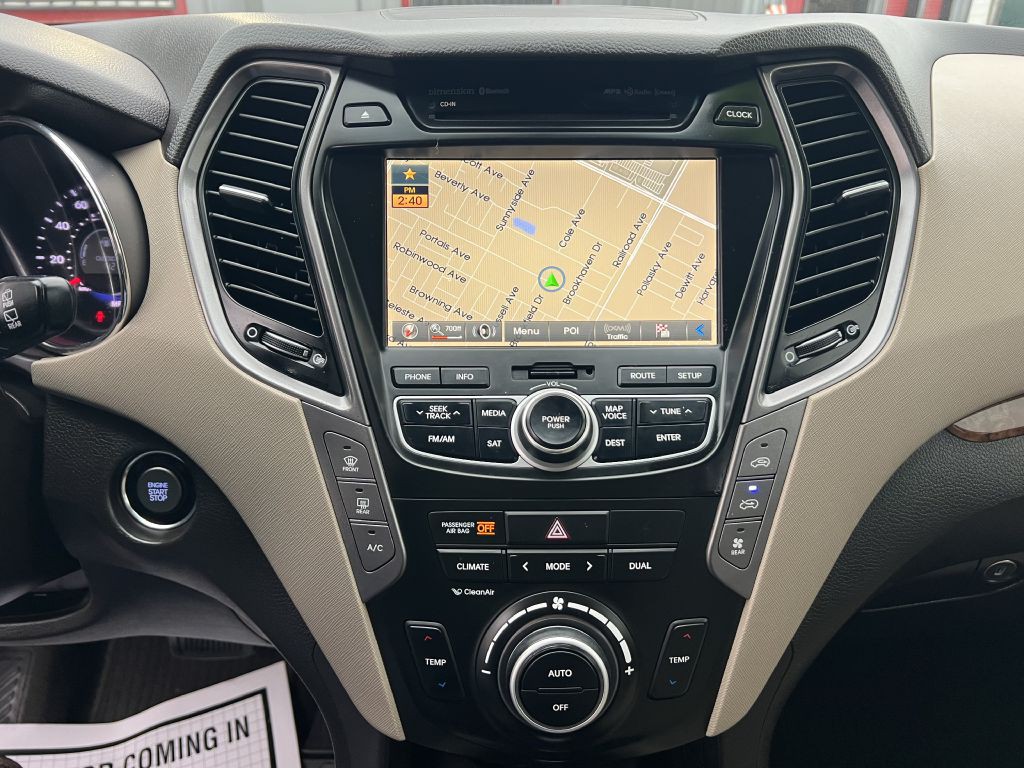 2014 Hyundai Santa Fe Image 11