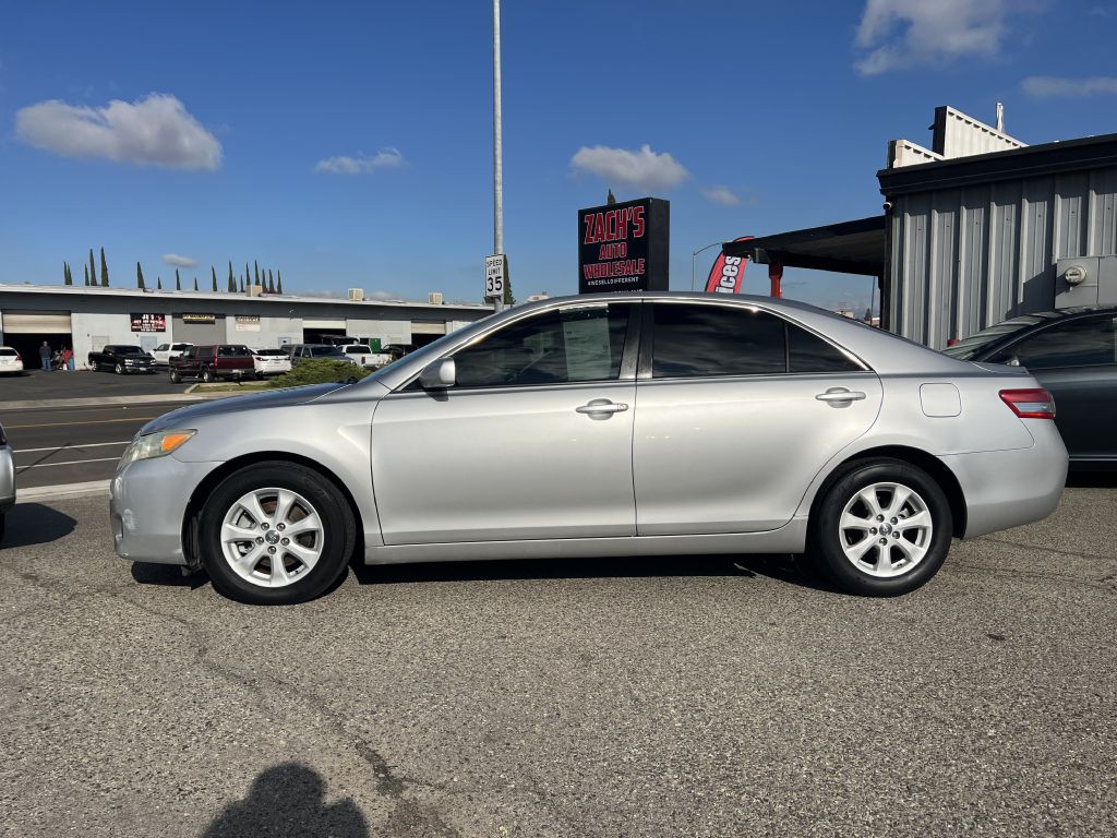 2010 Toyota Camry Image 2