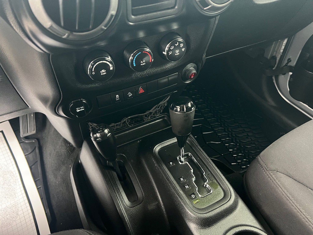 2013 Jeep Wrangler Image 10