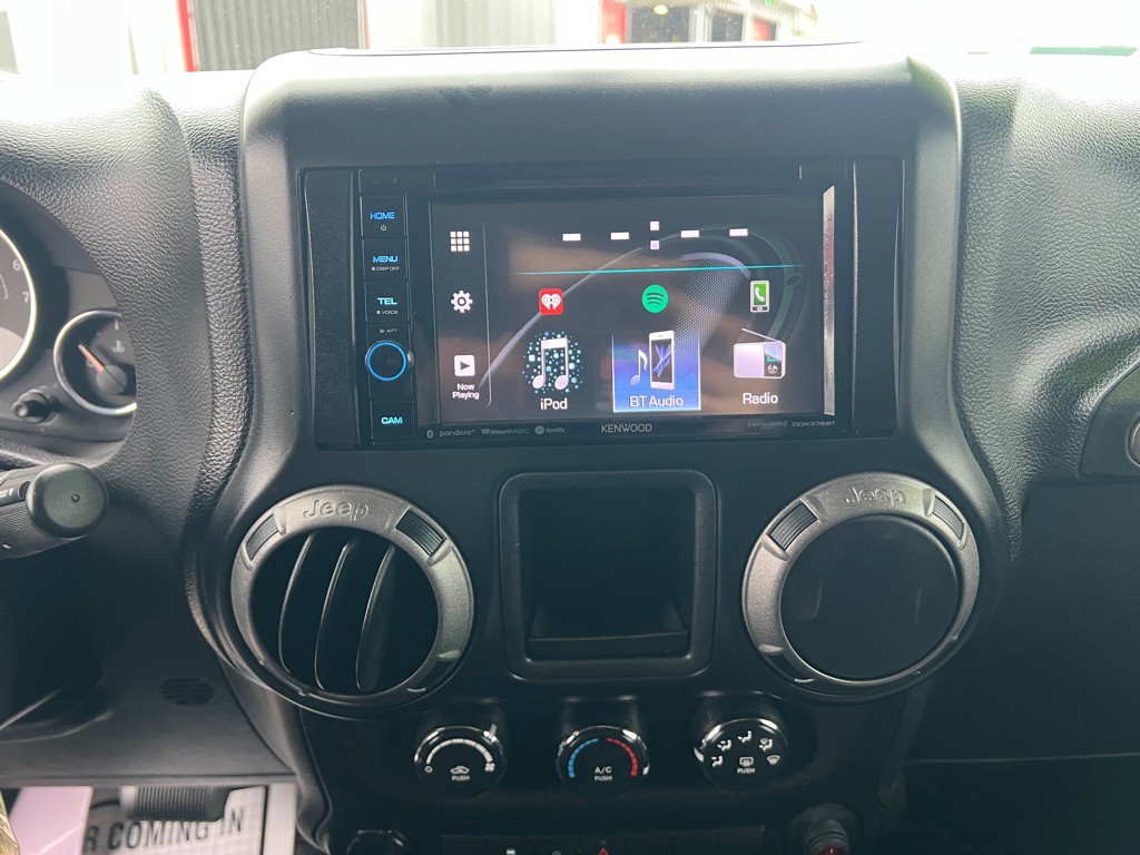 2013 Jeep Wrangler Image 11